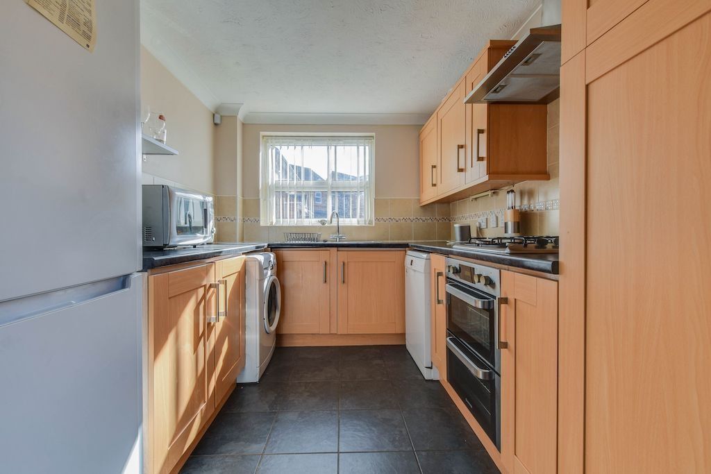 Property photo 3 of 12 Kitchen 