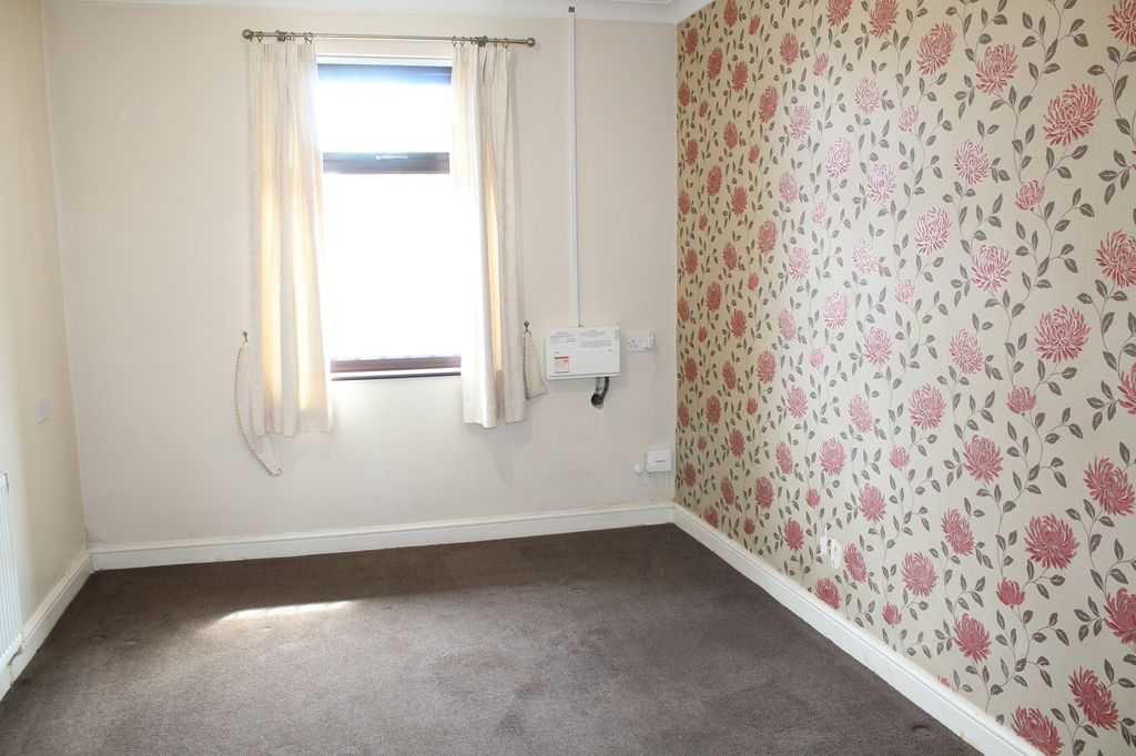 Property photo 3 of 12 Dining Room