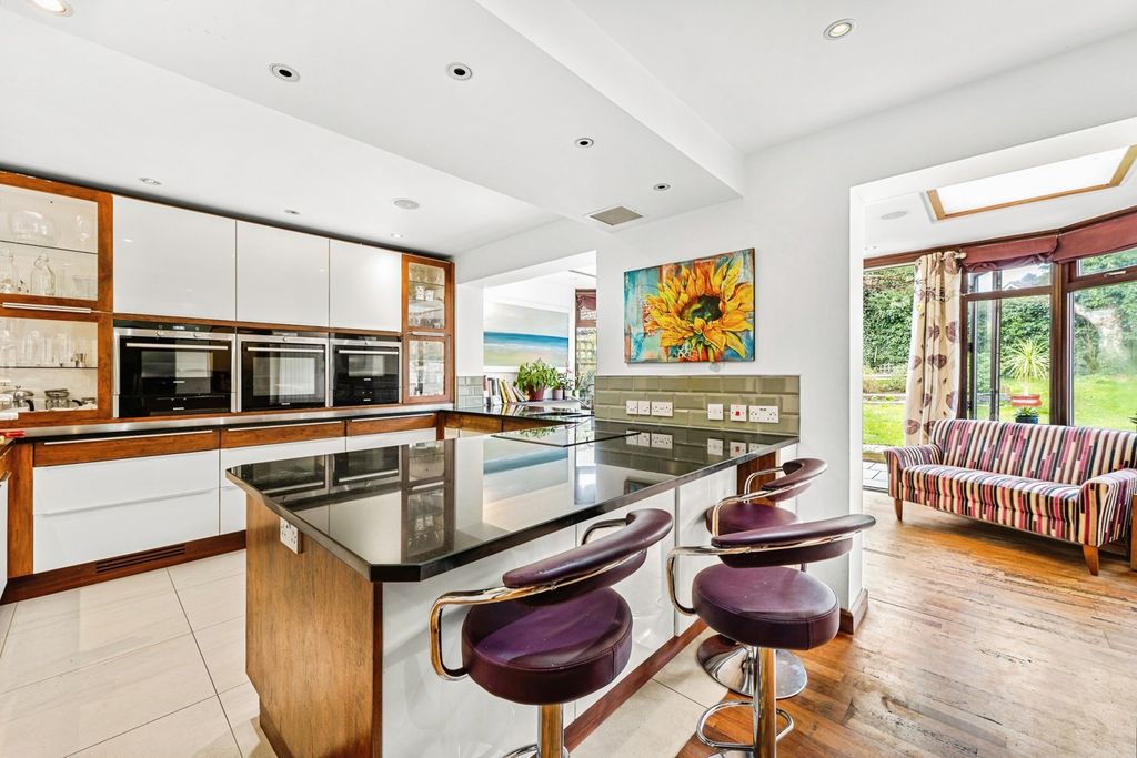 Property photo 2 of 19 Pbox-Img.Jpg