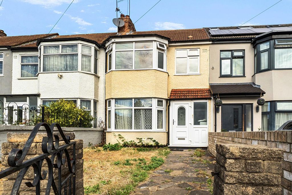 Property photo 1 of 12 3 Bed Terraced House For Sale Broadlands Avenue, Enfield En3 5Af