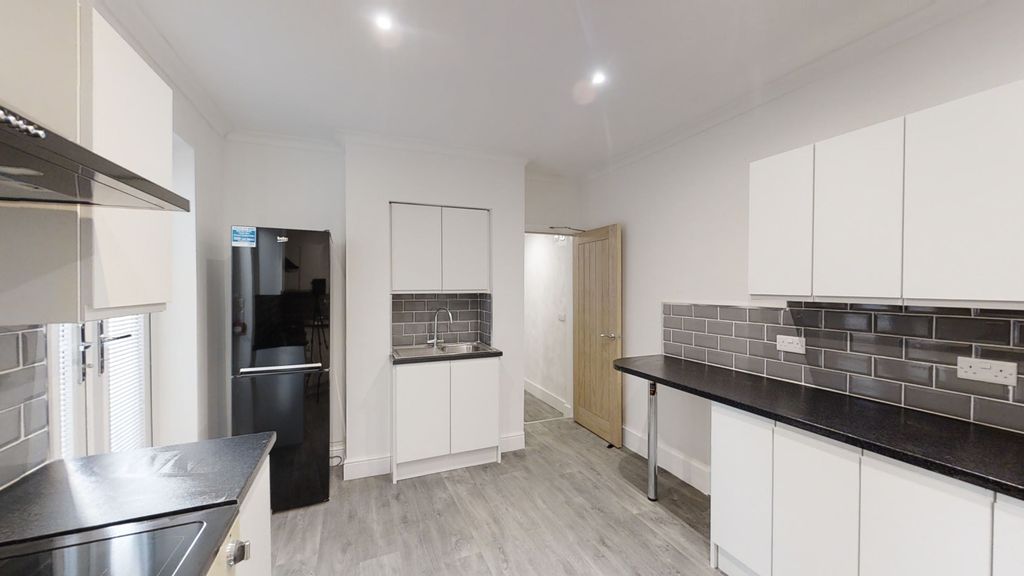 Property photo 3 of 7 Photo