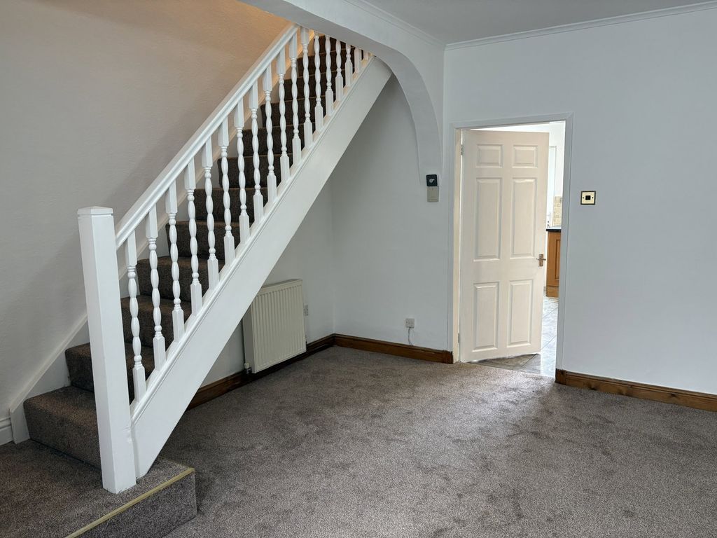 Property photo 2 of 25