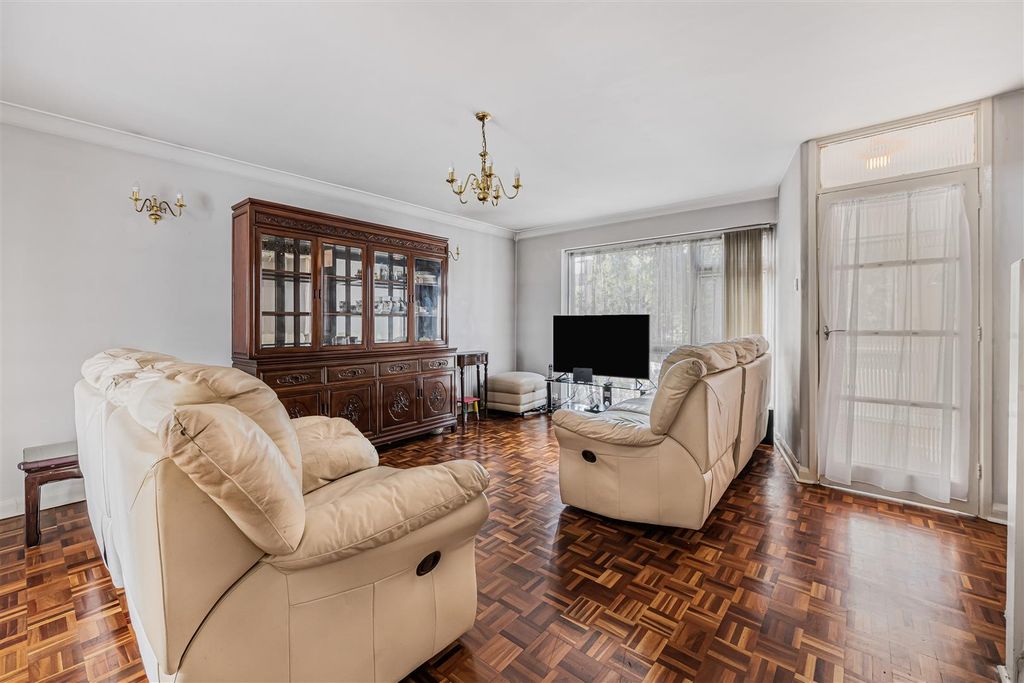 Property photo 2 of 16 23_86200.Jpg