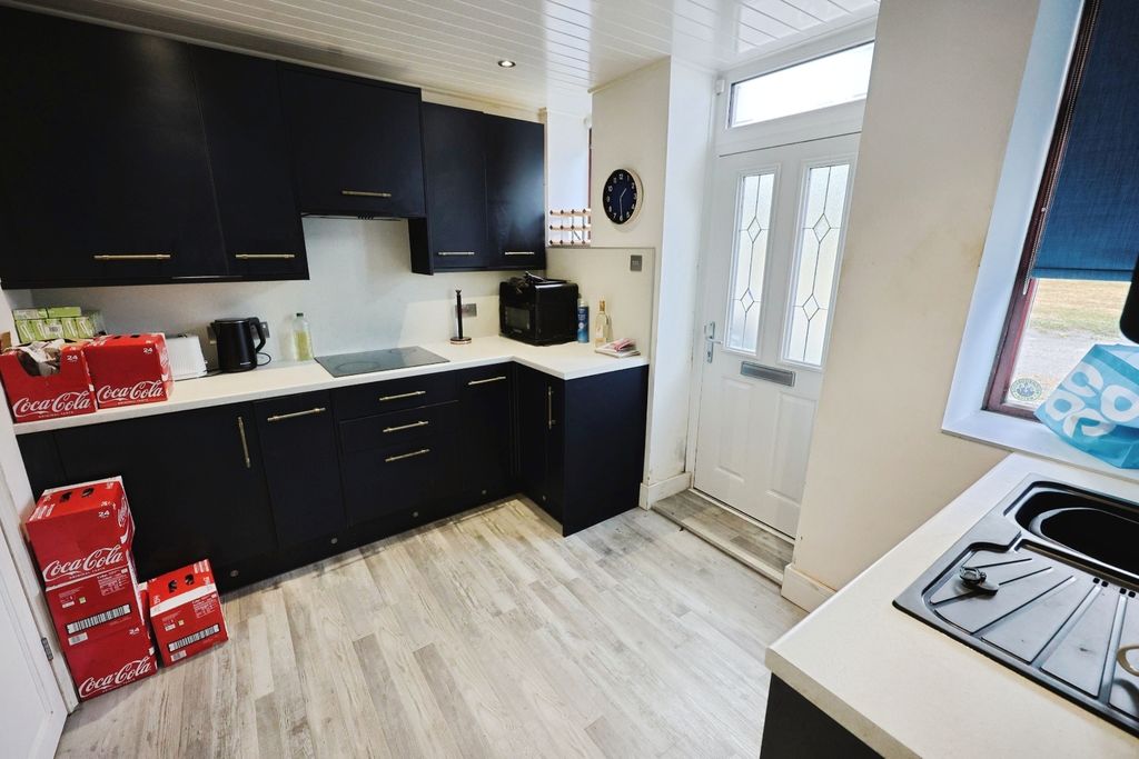 Property photo 3 of 11 Pbox-Img.Jpg
