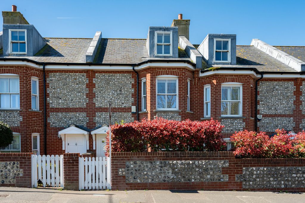 Property photo 2 of 27