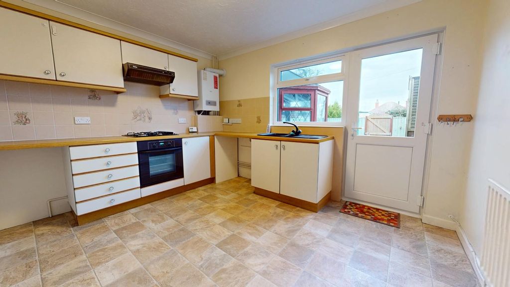 Property photo 2 of 15 32-Elizabeth-Way-11122025_091944.Jpg