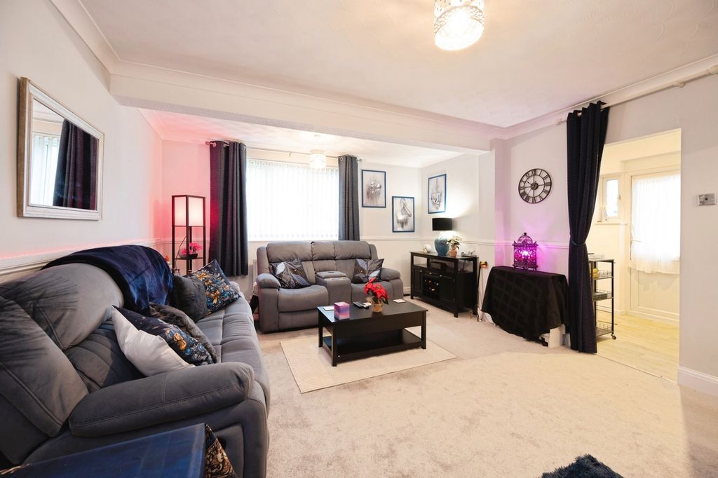 Property photo 3 of 17 Photo