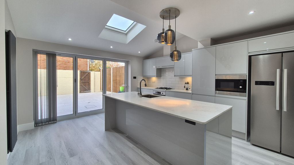 Property photo 2 of 9 Gallery