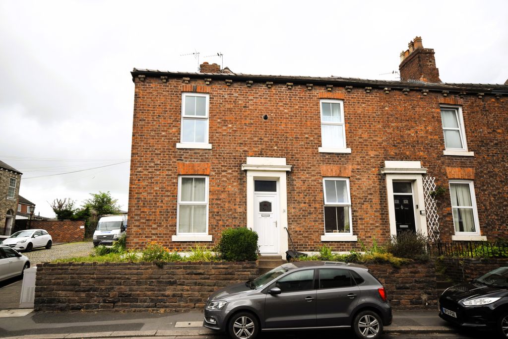 Property photo 1 of 10 2 Bed Terraced House In Currock