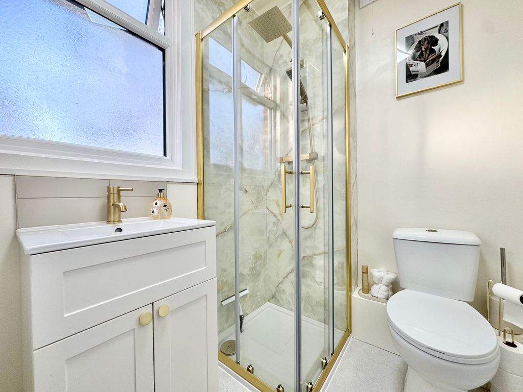 Property photo 1 of 8 Bathroom