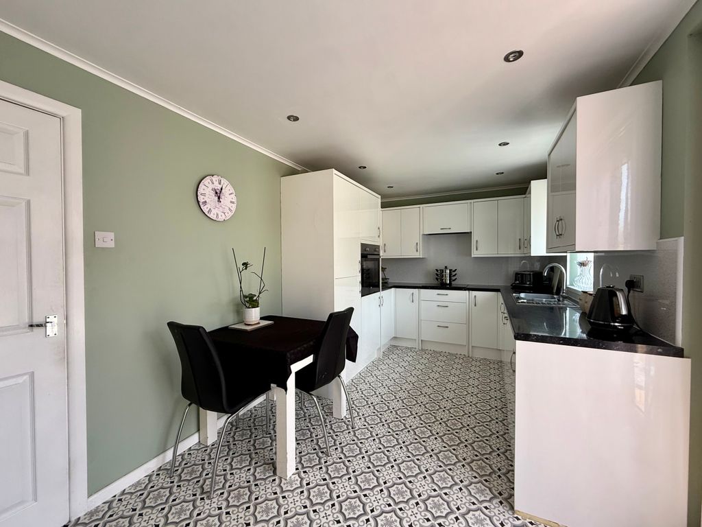 Property photo 2 of 14 Kitchen