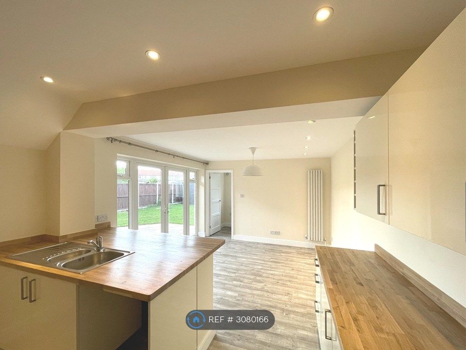 Property photo 3 of 16 Kitchen Diner