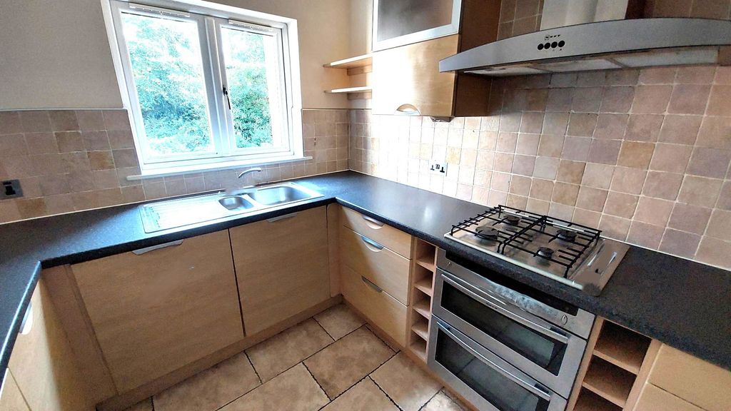 Property photo 3 of 21