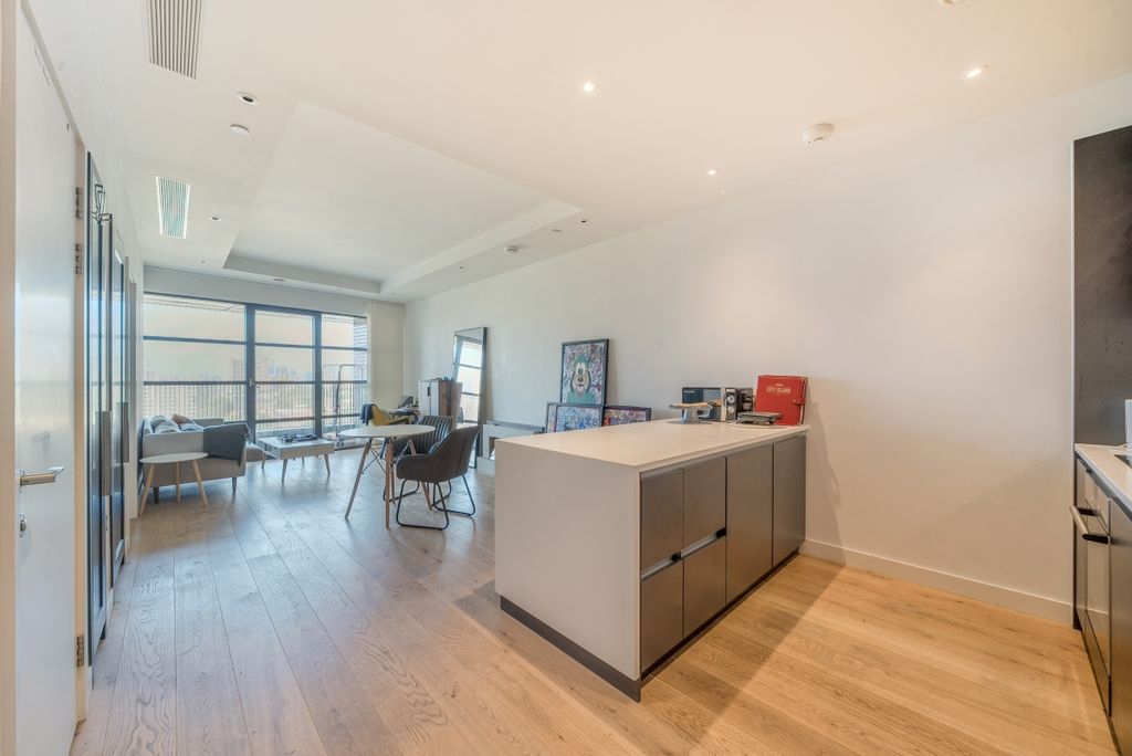 Property photo 1 of 18 1350443-10-68c361...
