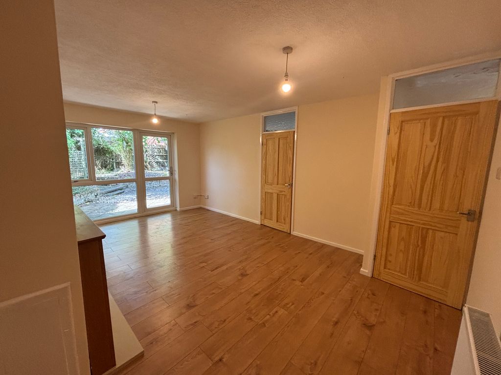 Property photo 3 of 9 Living Room