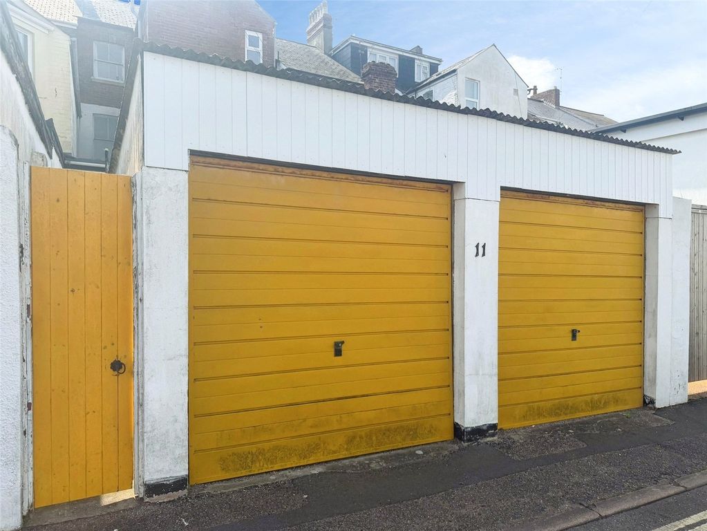 Property photo 2 of 20 Garages