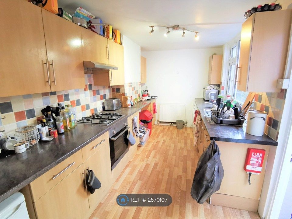 Property photo 3 of 13 Kitchen