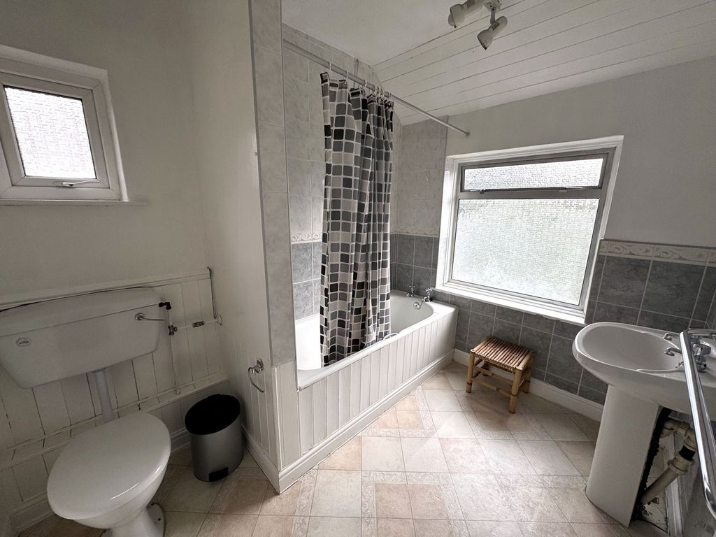 Property photo 3 of 7 Photo 4