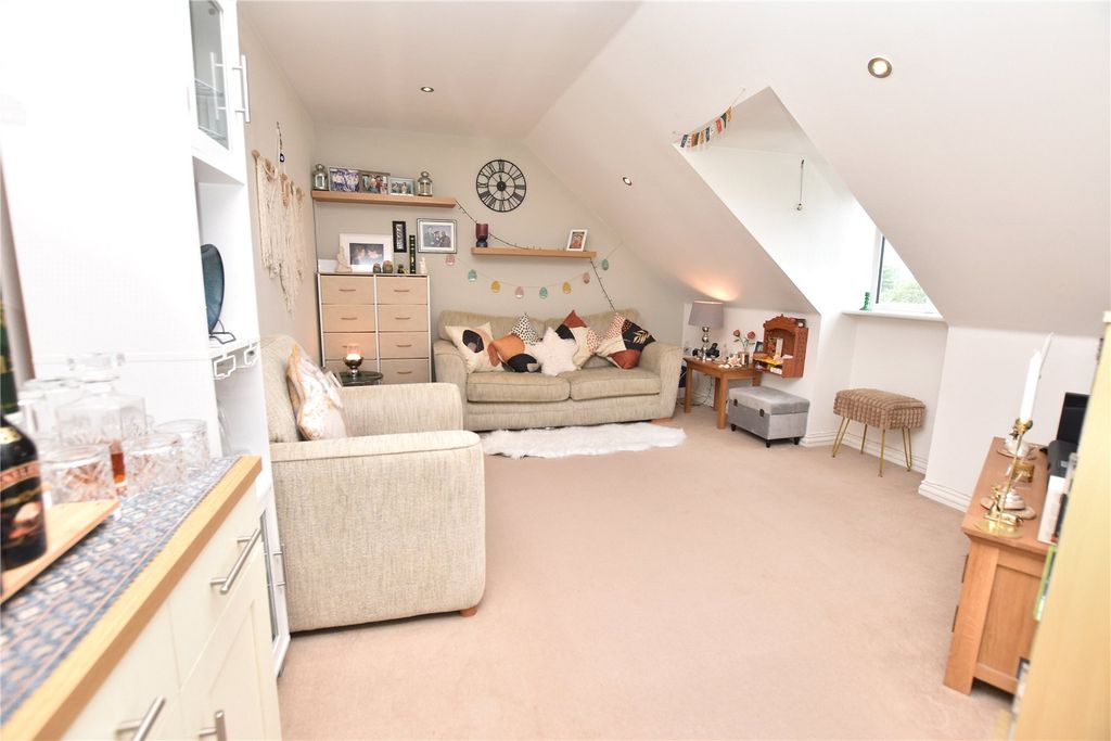 Property photo 3 of 19 Picture No. 30