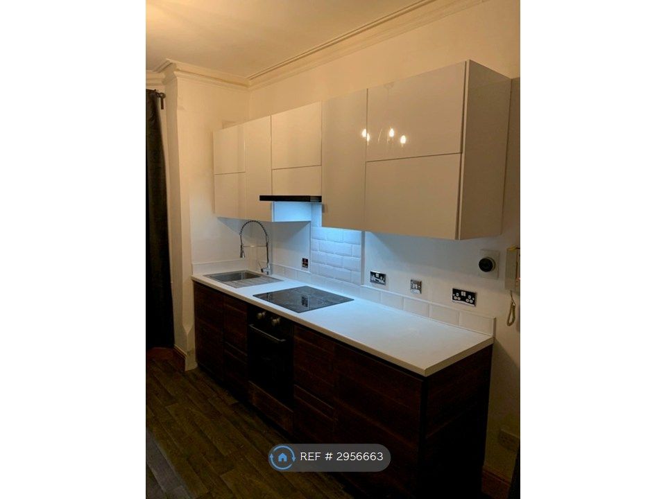 Property photo 1 of 11 Kitchen