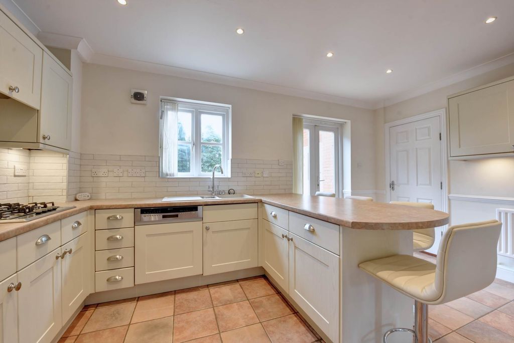 Property photo 2 of 18