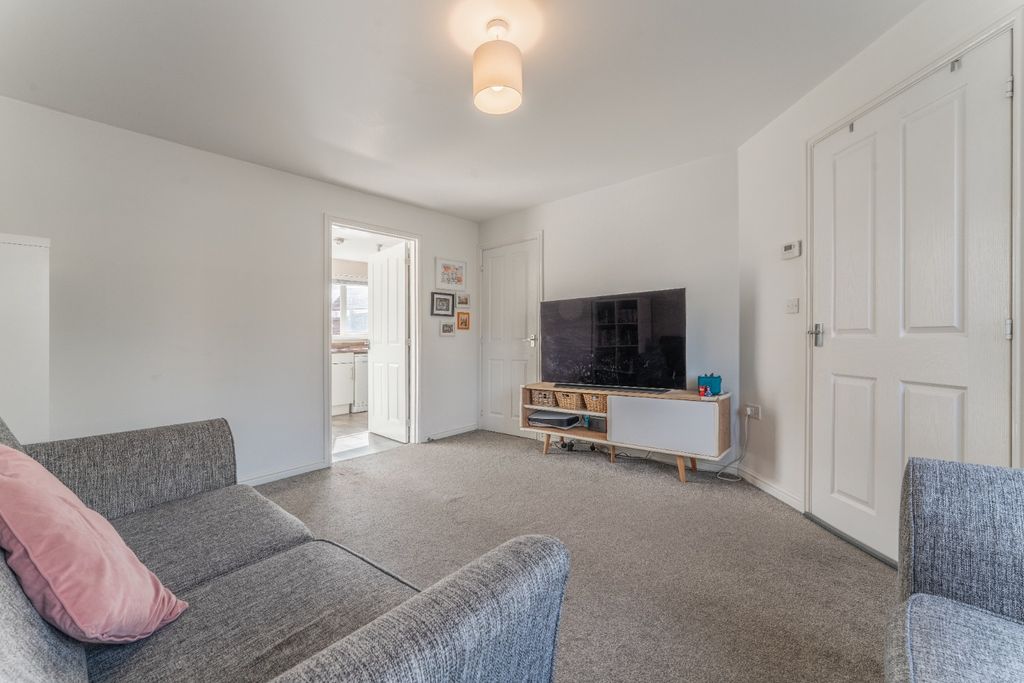 Property photo 2 of 18 5534792