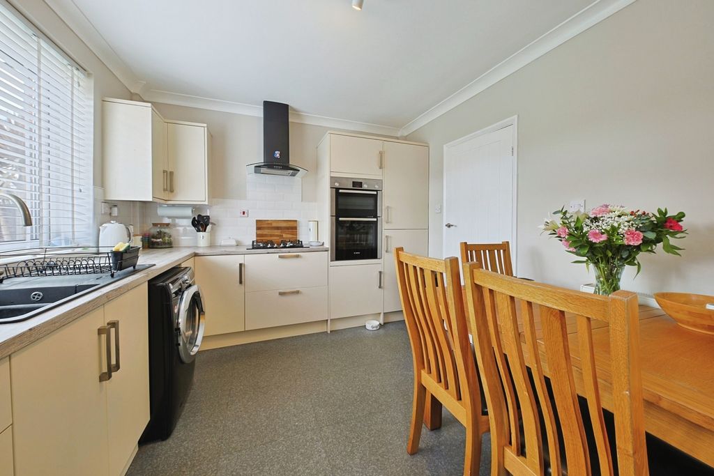 Property photo 3 of 11 4816626