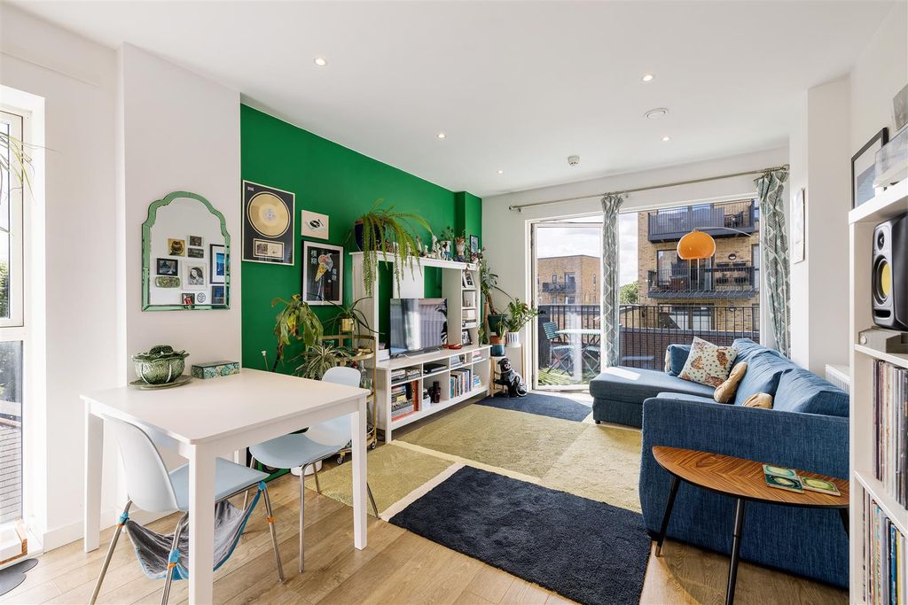 Property photo 1 of 21 Atkins Square E8