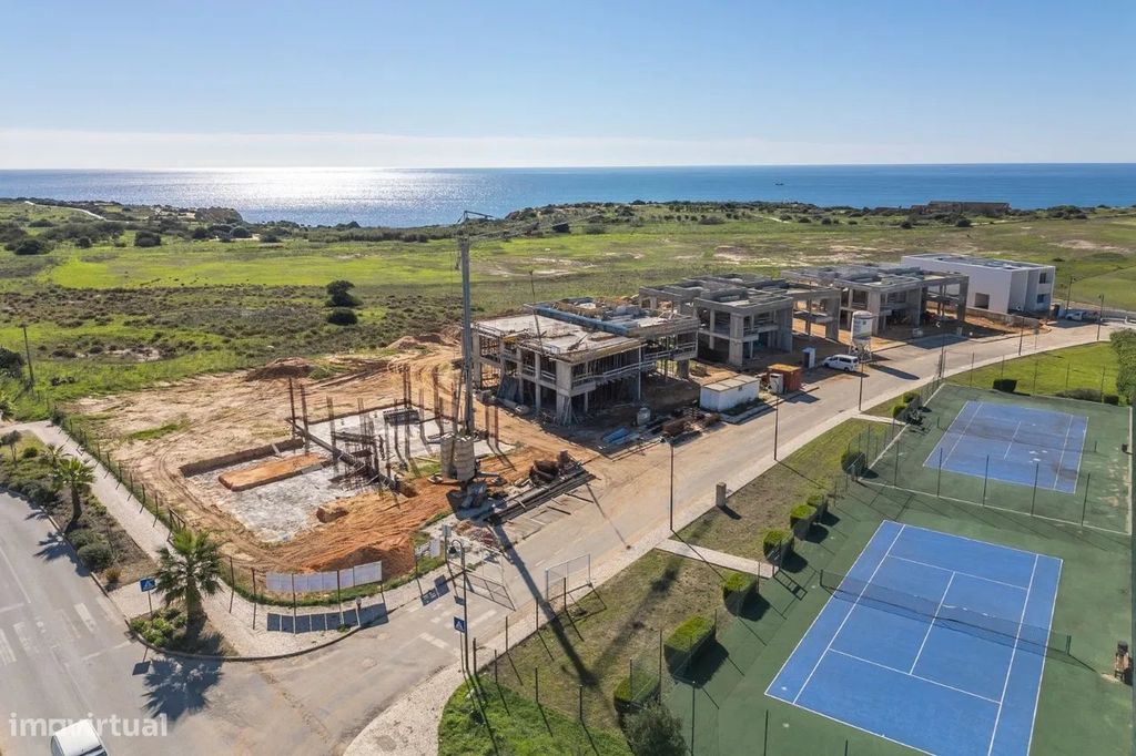 Property photo 2 of 40