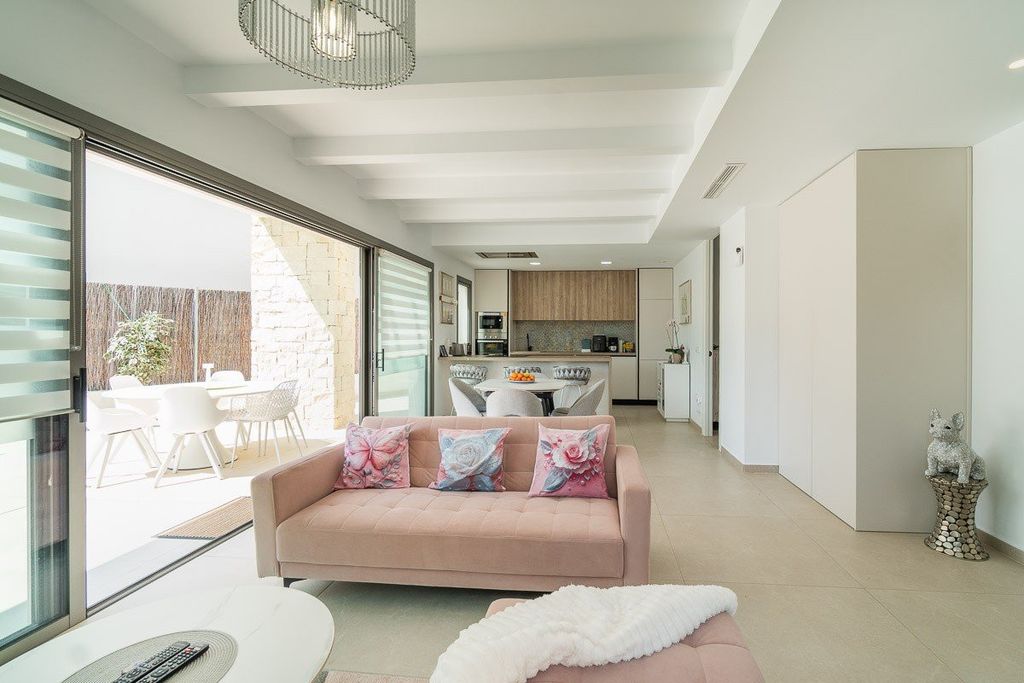 Property photo 2 of 32