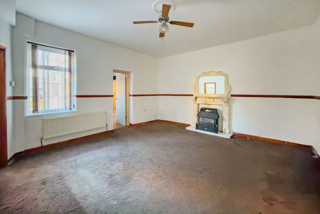 Property photo 3 of 28