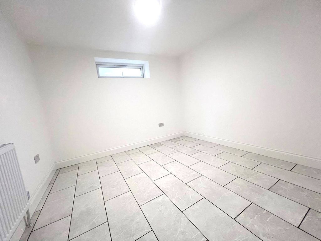 Property photo 3 of 7 Gallery