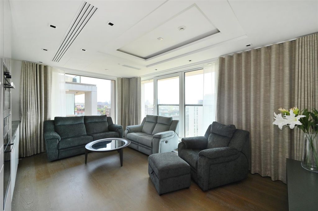 Property photo 3 of 20 84-Lord-Kensington-House (1).Jpg