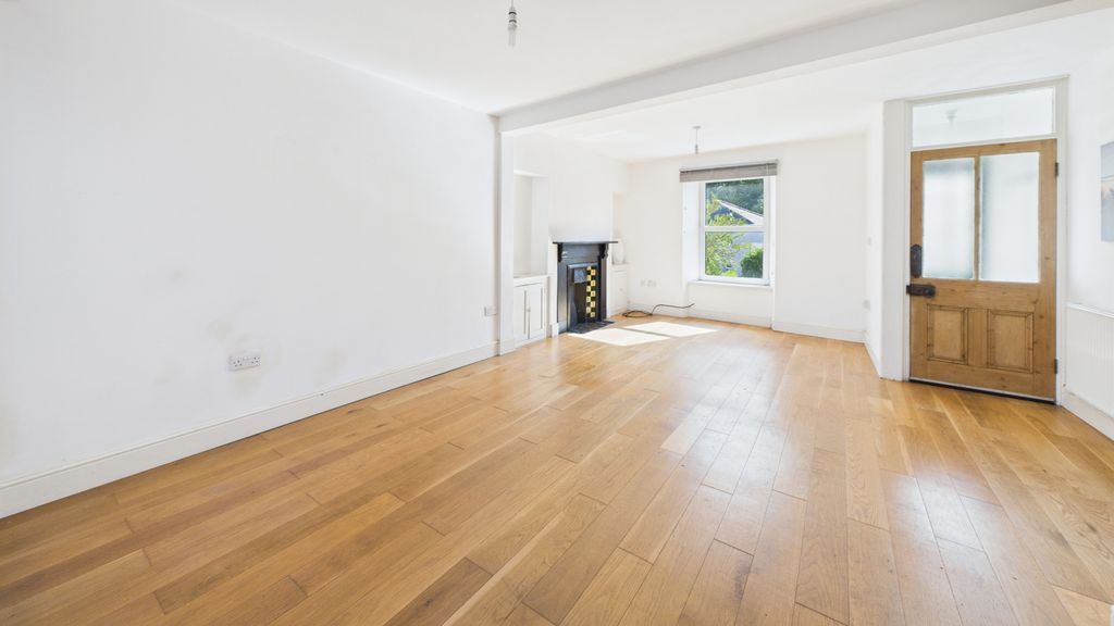 Property photo 2 of 13 Gallery