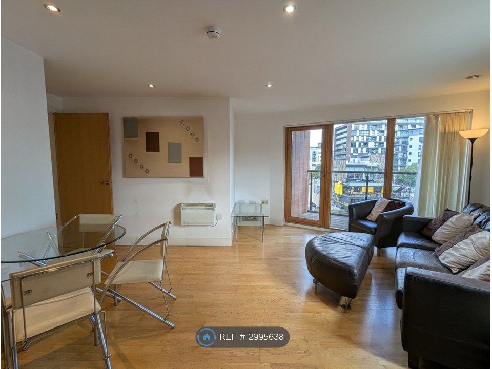 Property photo 2 of 9 Living Area