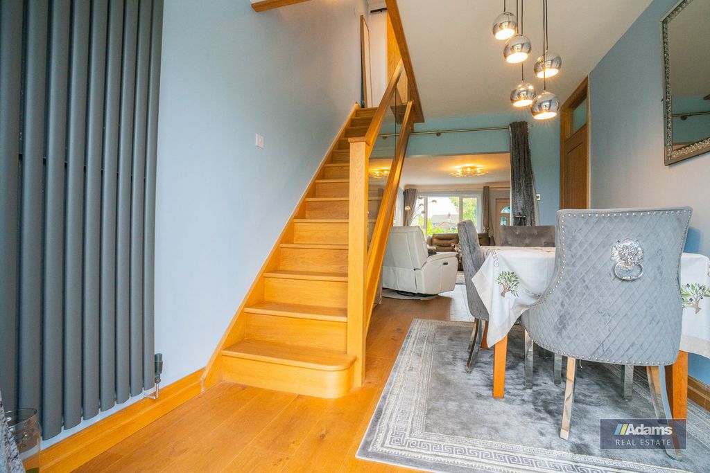 Property photo 3 of 34