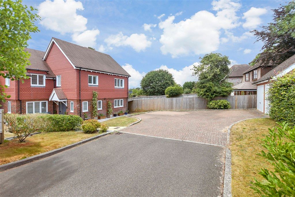 Property photo 2 of 15 Driveway/Parking