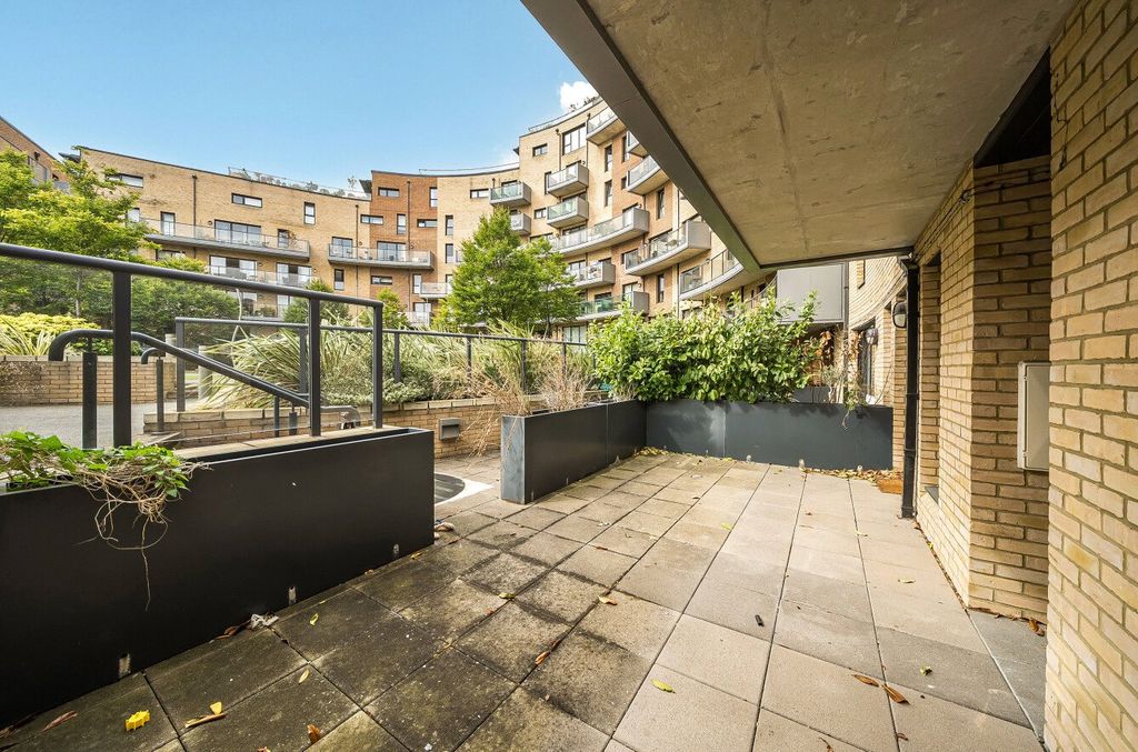 Property photo 3 of 14 1354172-4-68c182c...