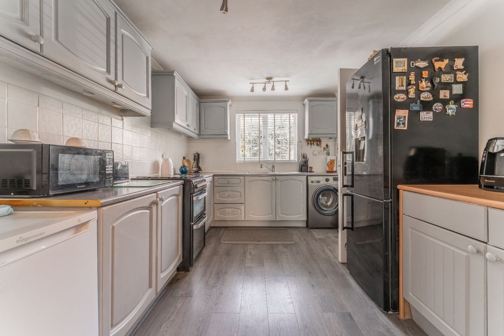 Property photo 3 of 18 5536103