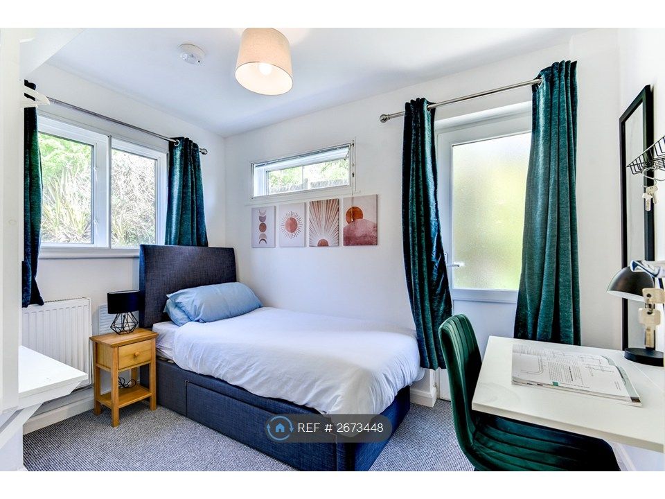 Property photo 1 of 25 Bedroom 3