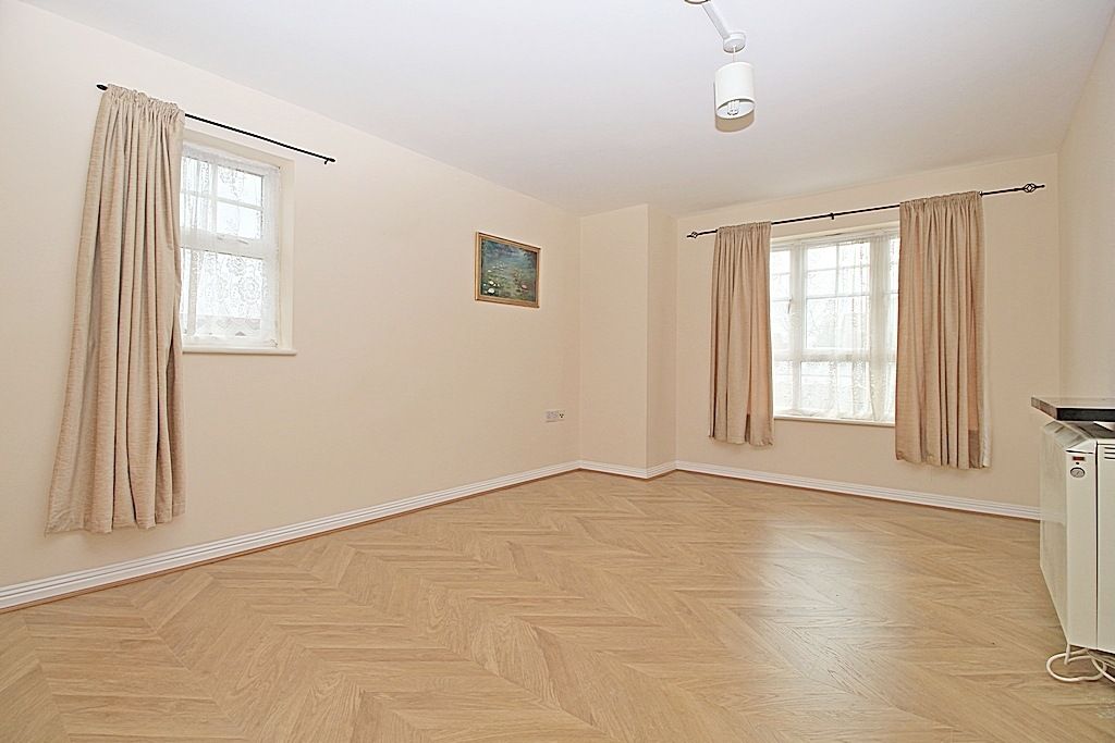 Property photo 1 of 6 2 Bed Flat To Rent Perkin Close, Hounslow Tw3
