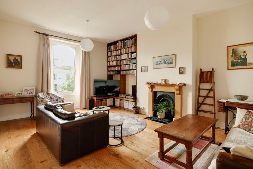 Property photo 2 of 19 Sitting Room