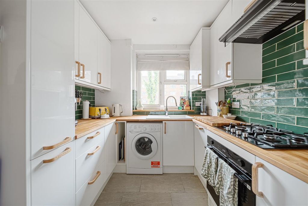 Property photo 3 of 10 Morant House-07.Jpg
