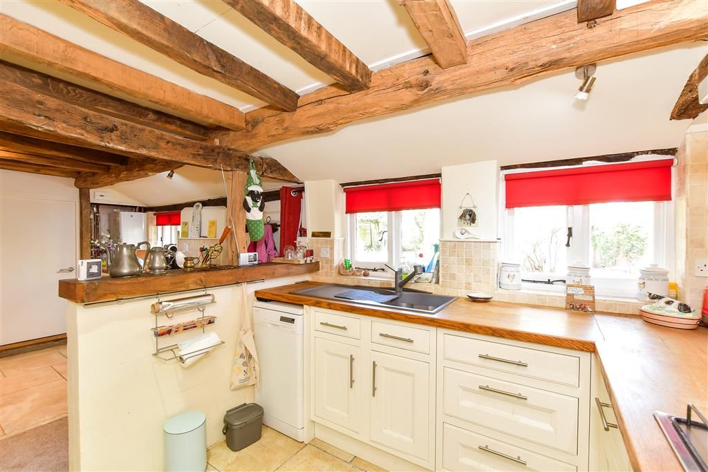 Property photo 3 of 19 Kitchen