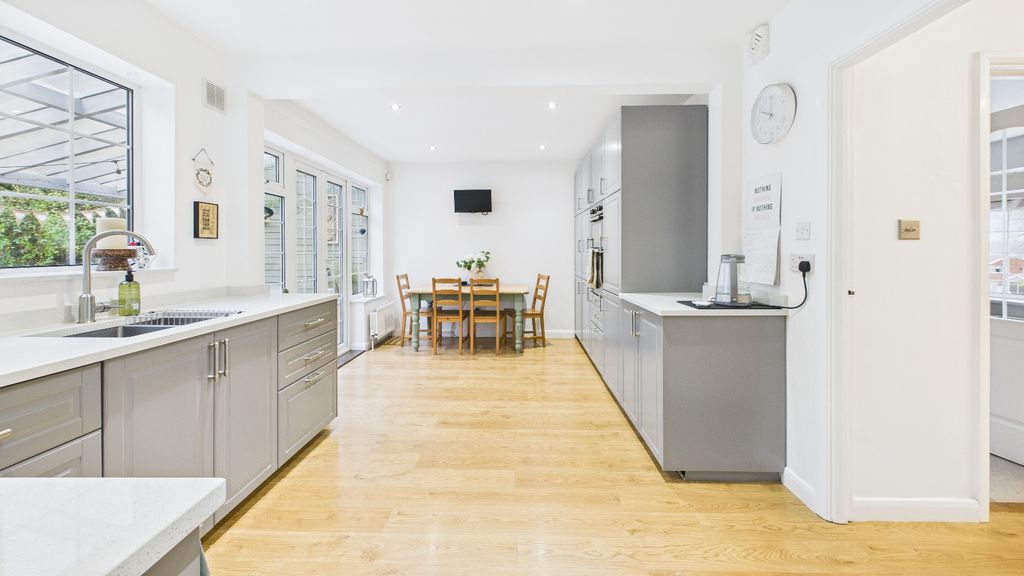 Property photo 2 of 32 4706993