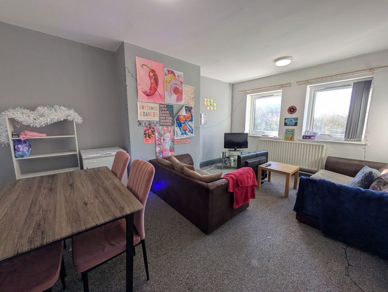 Property photo 1 of 9 Photo 5