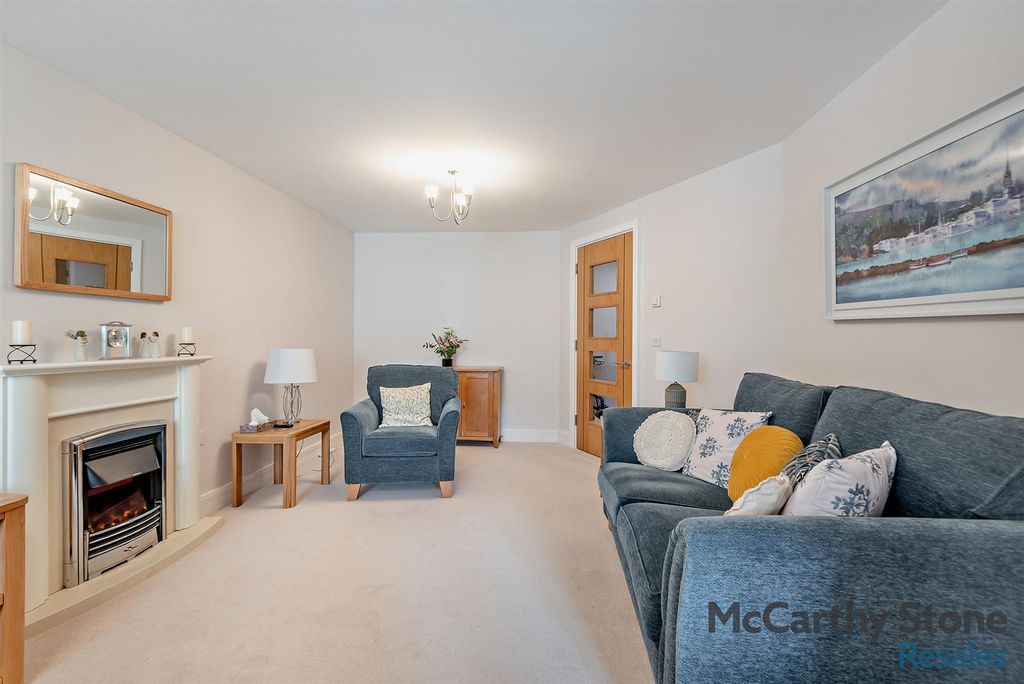 Property photo 3 of 16 8648998-Interior11-800.Jpg
