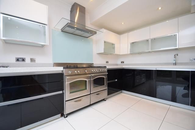 Property photo 3 of 14 Kitchen