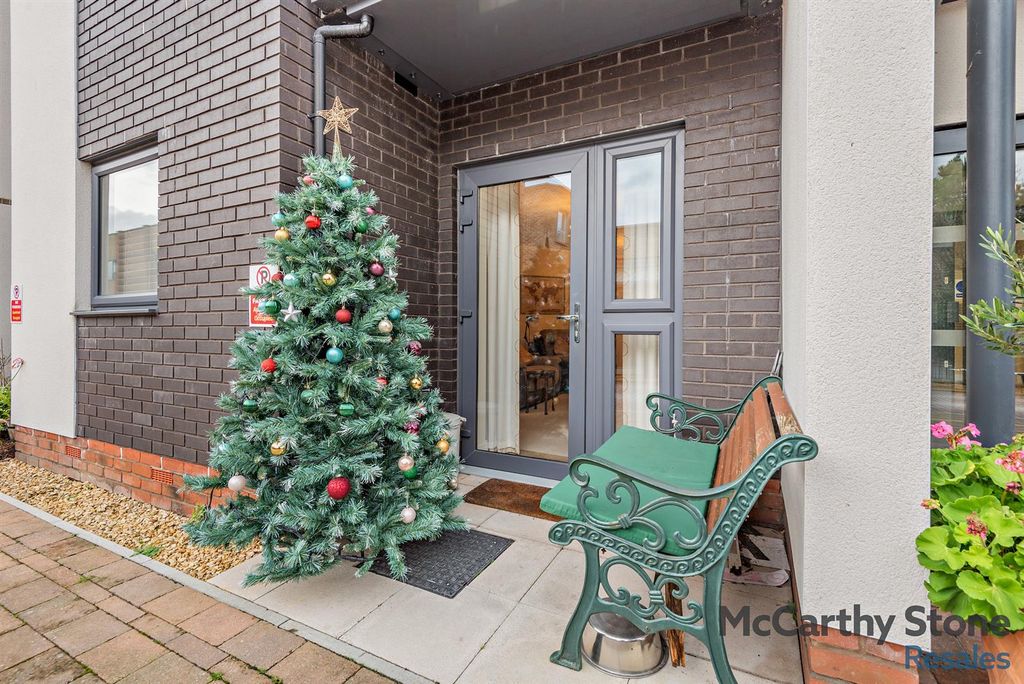 Property photo 2 of 15 8672941-Exterior01-800.Jpg