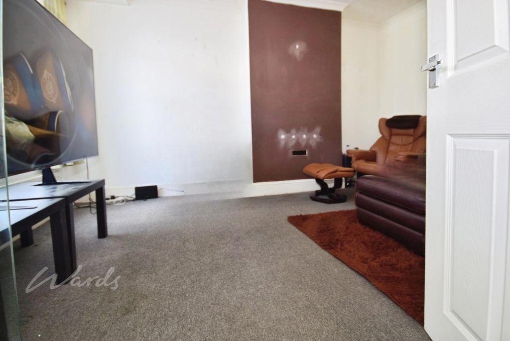 Property photo 3 of 12 Albant Lounge